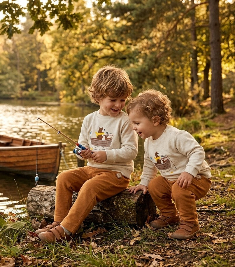 Conjunto Bebé y Niño Sudadera Oso Pescador y Pantalón | Sonajero Kids