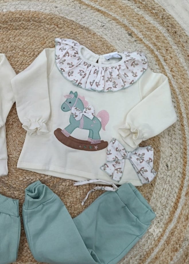 Conjunto Niña Caballito Balancin