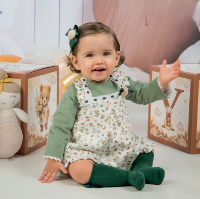 Conjunto de Jesús Verde Caza Floral y Braguita Bebé | Sonajero Kids