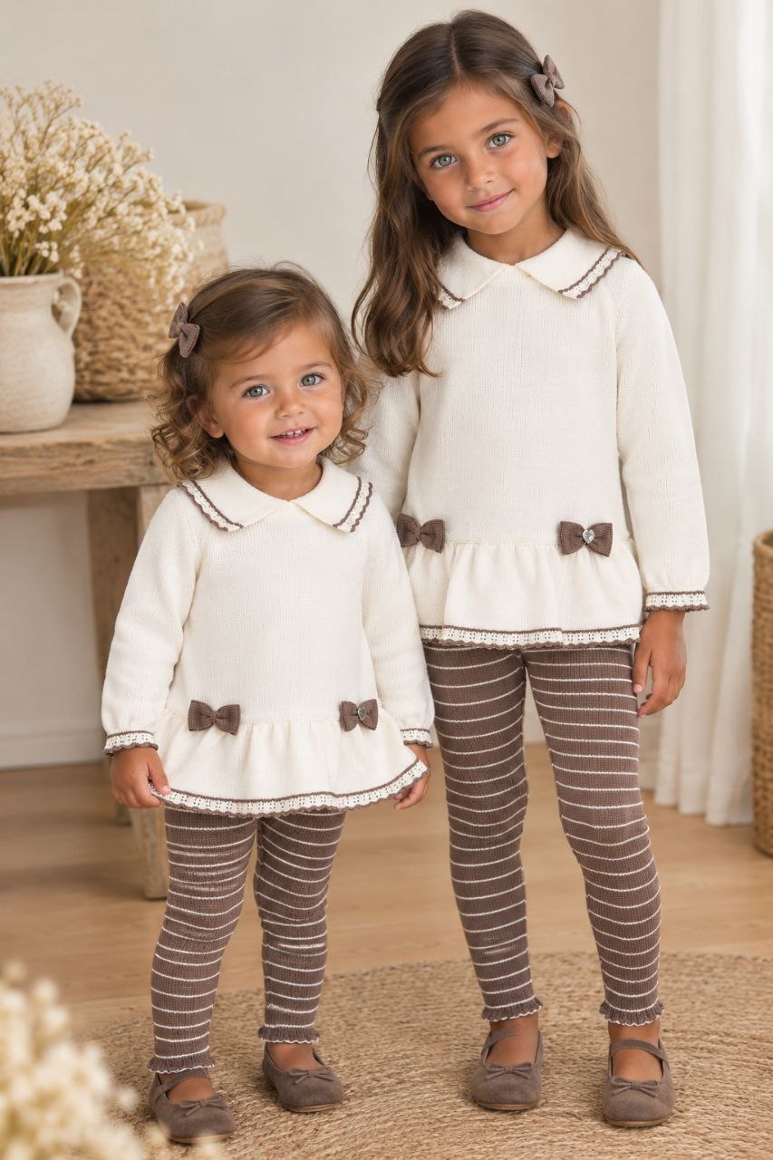 Conjunto de Punto Bebé Niña Blanco y Marrón | Moda Infantil | Sonajero Kids